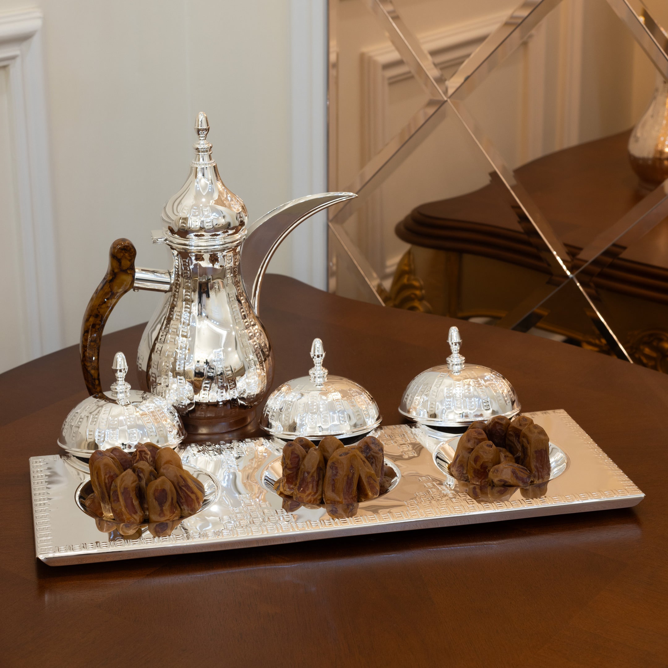 3-Section Tray on Chisel No. 16 with Metal Knob Covers